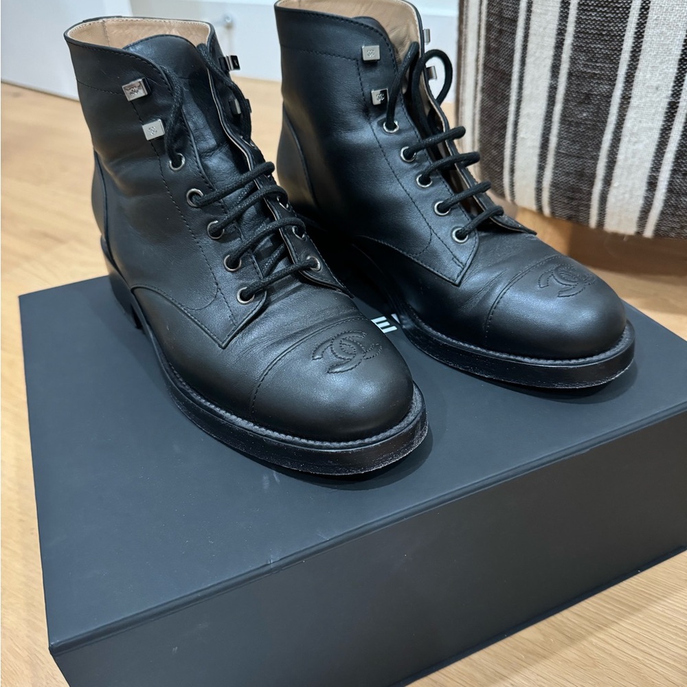CHANEL boot size 38.5 black leather